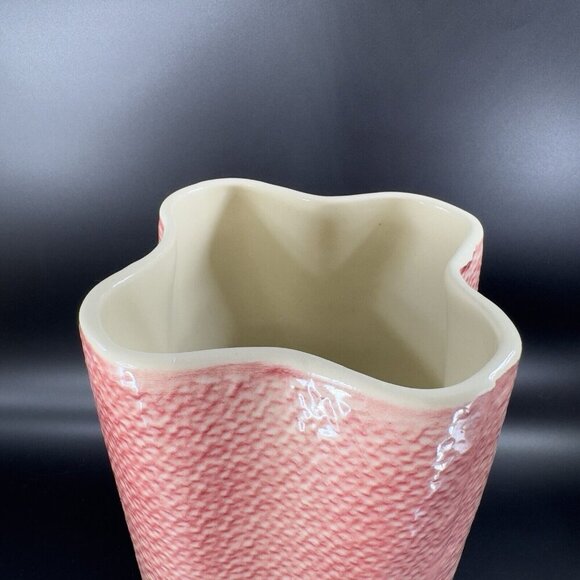 Shawnee USA Pottery Coral Pink Burlap Pinched Vase Tall Pottery Vessel Vase Vtg - Picture 15 of 16